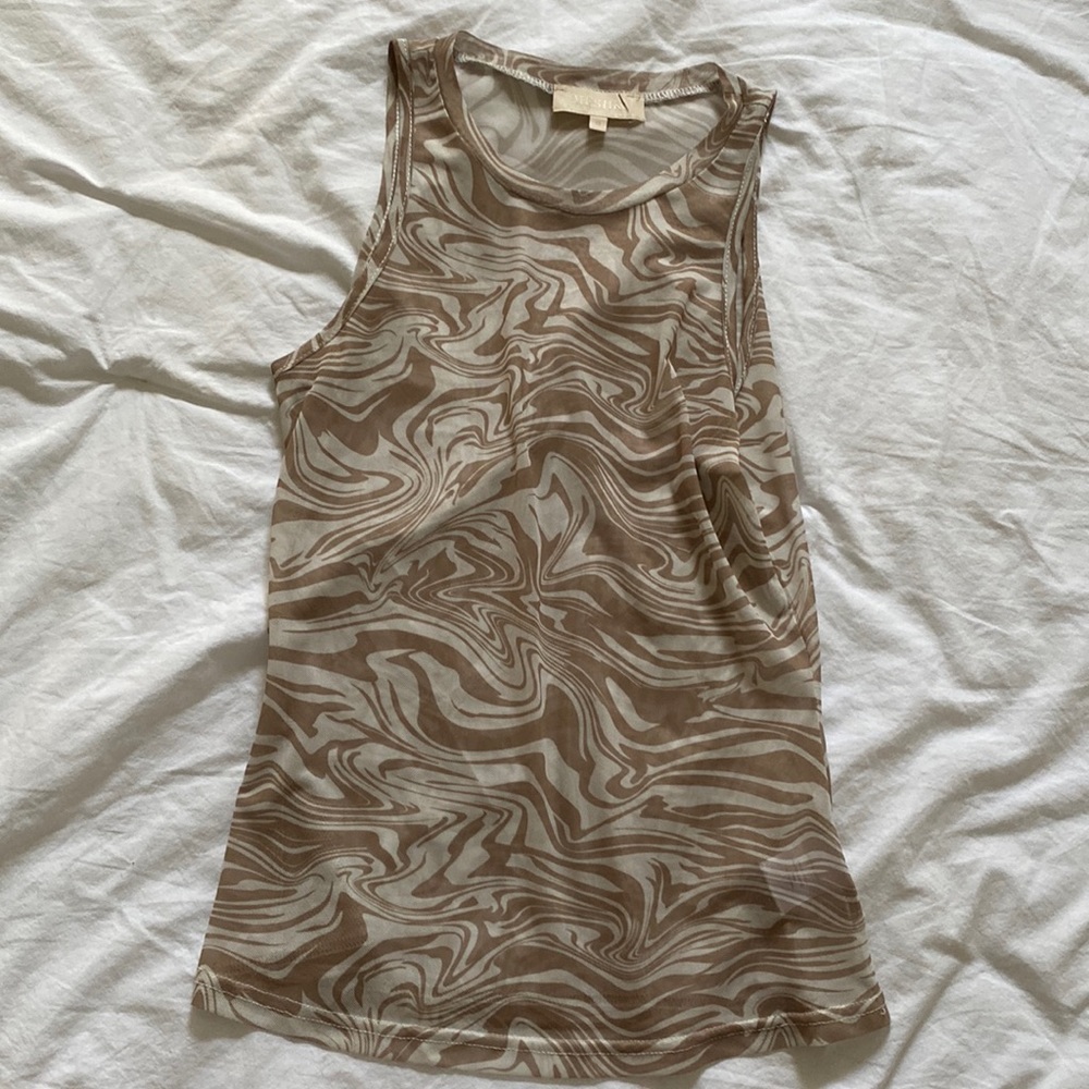 Mesh tank with pattern